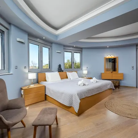 Вилла Zafira - Seaview Manor With Heated Pool Каллифея