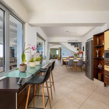 Вилла Zafira - Seaview Manor With Heated Pool *